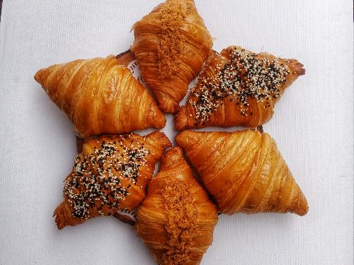 Croissant GoFood untuk teman kopi dan camilan pastry