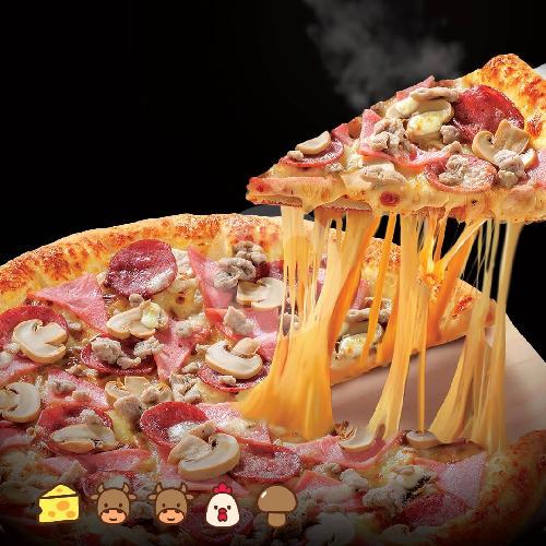 Pizza large GoFood untuk pesanan fast food bersama keluarga atau teman
